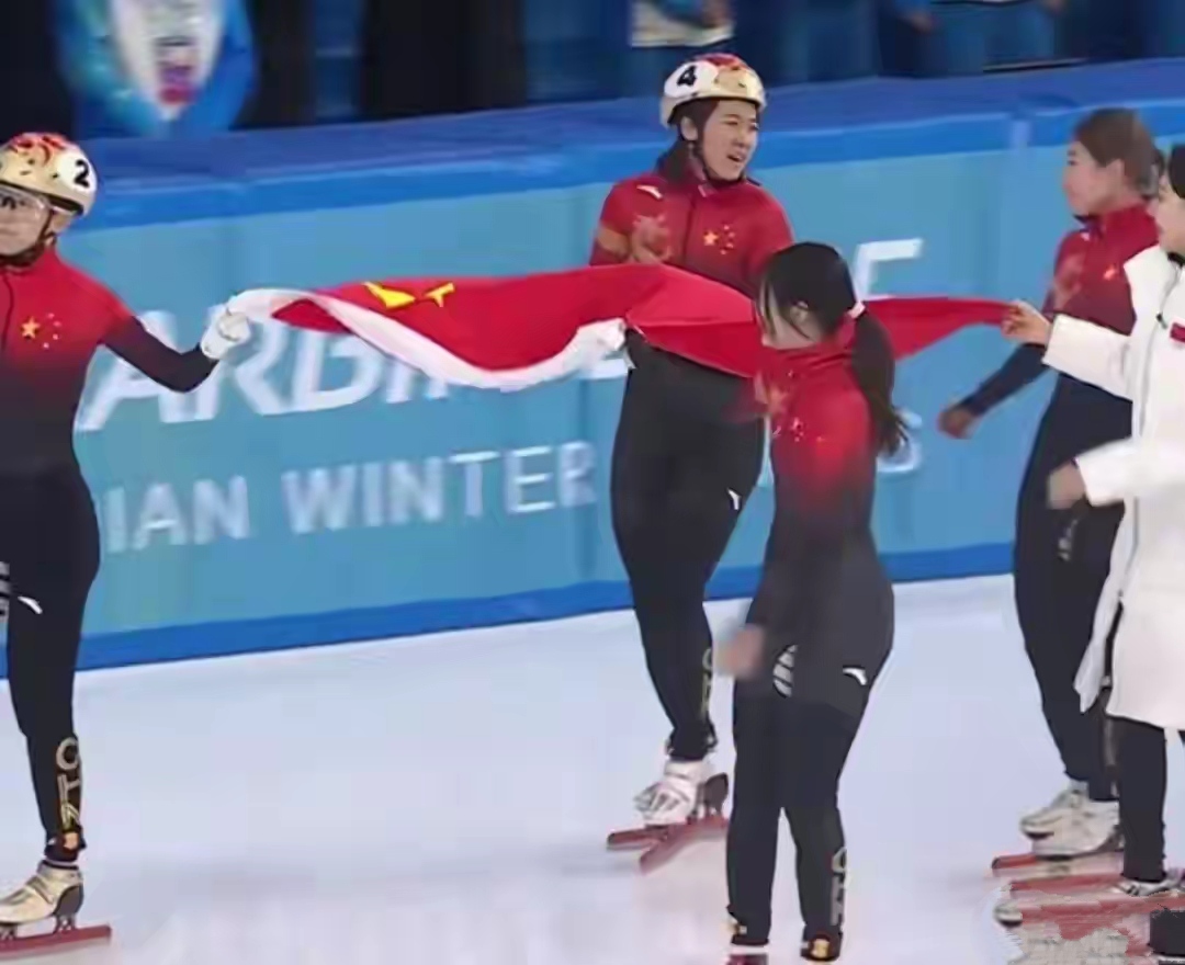 关于克罗地亚滑板选手勇夺铜牌，庆祝胜利的信息