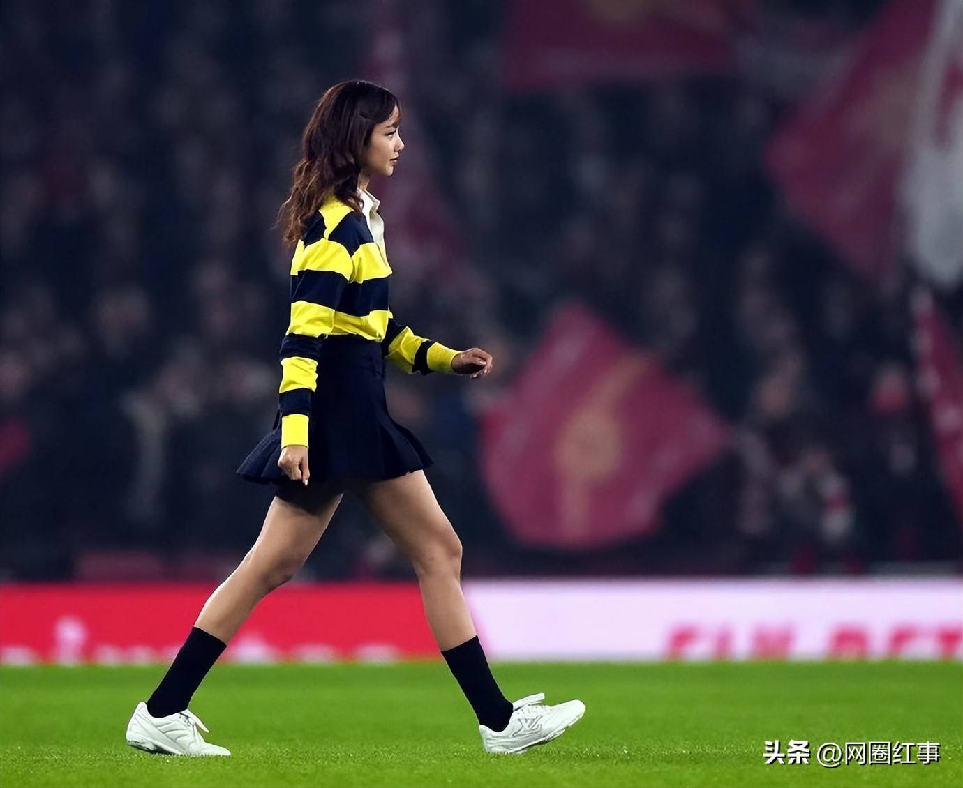 包含韩国女足遭遇瓶颈，球员展现团队精神的词条