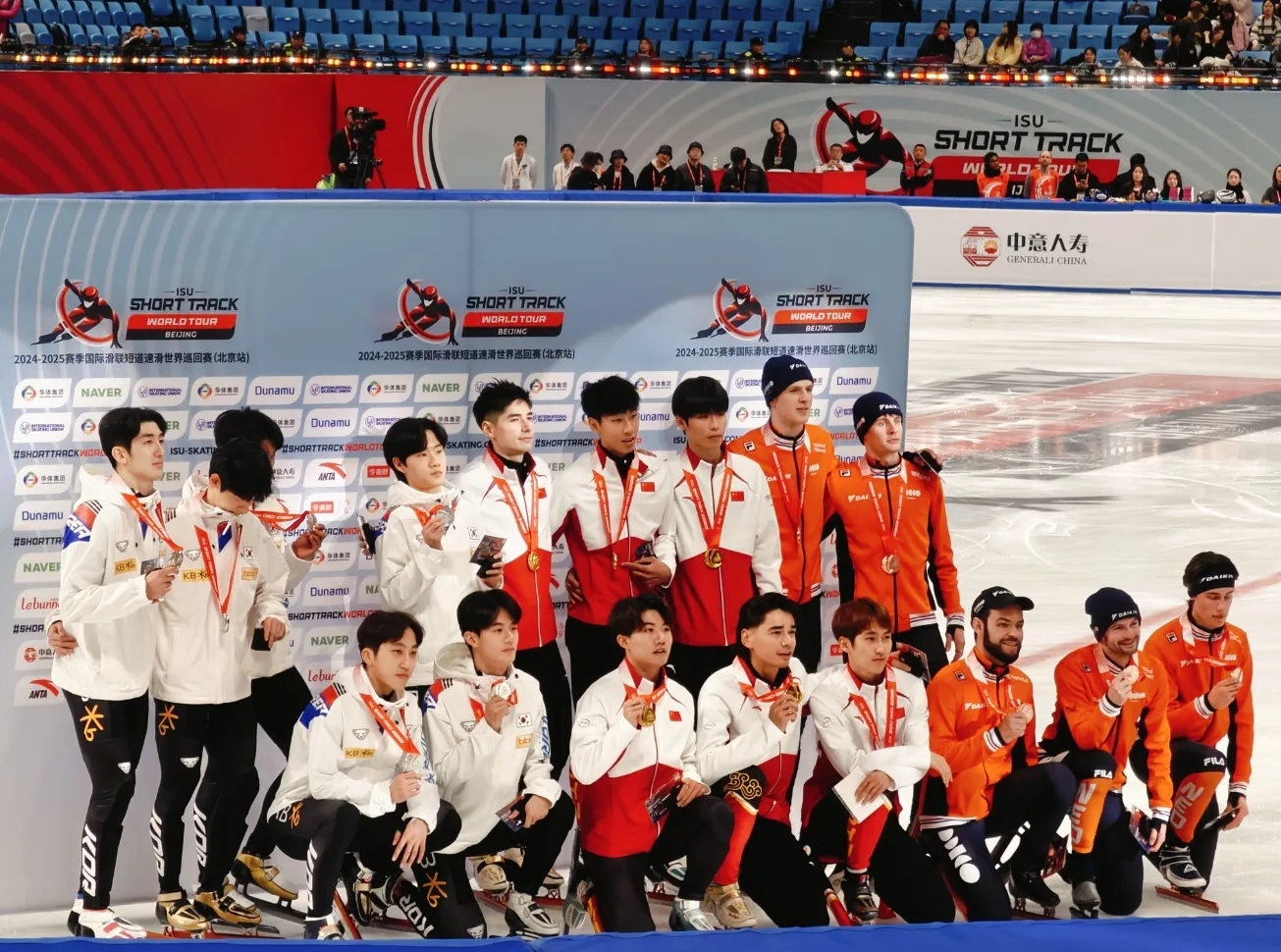短道速滑男子米半决赛，韩国选手强势夺冠