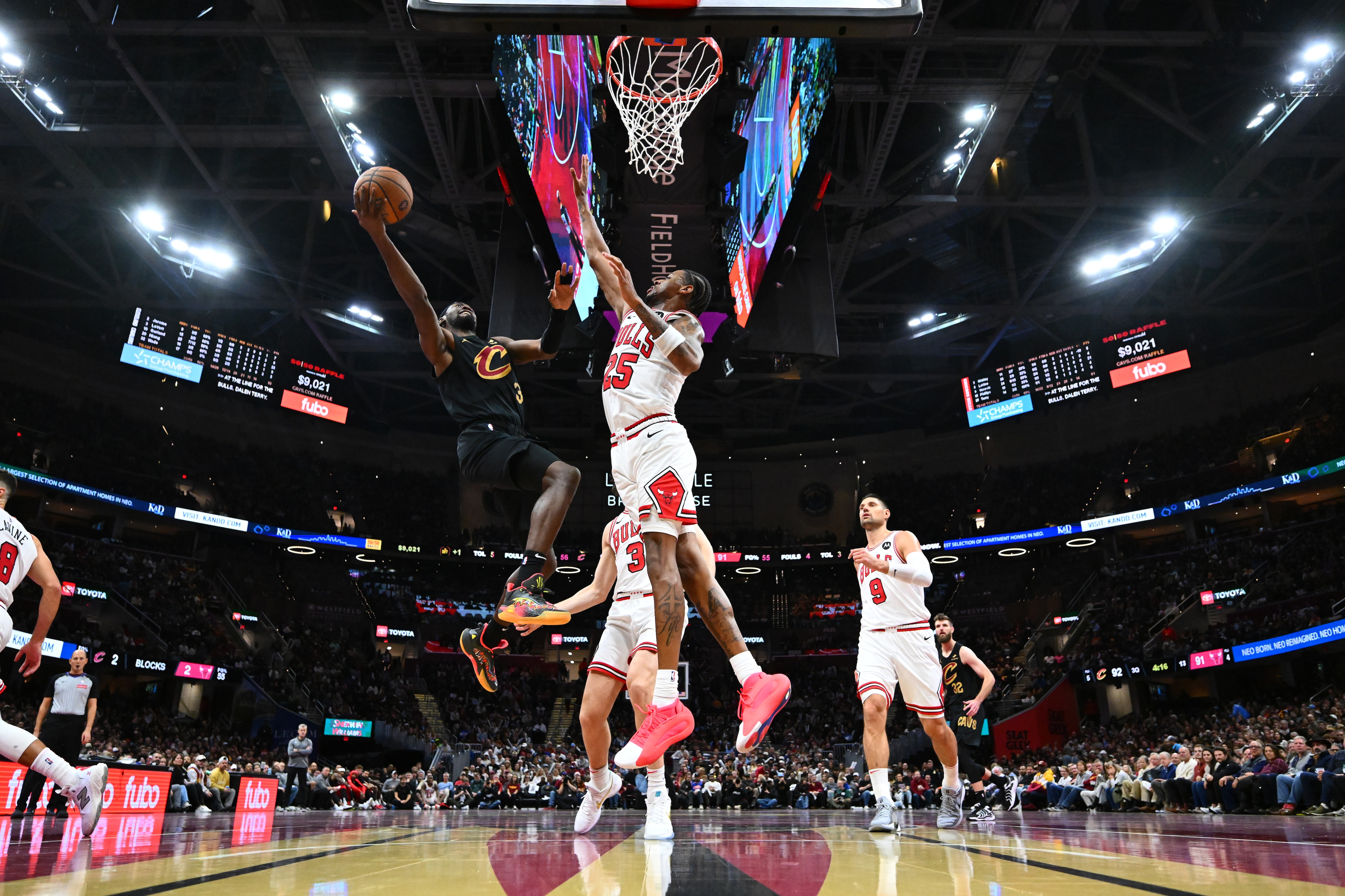关于NBA重心角逐强队热血迸发精彩篮球魅力斩获观众青睐的信息